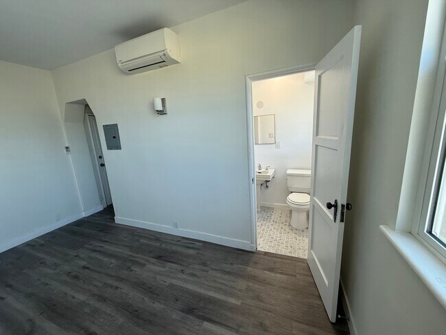 Foto del edificio - Crestwood Tower Apartments