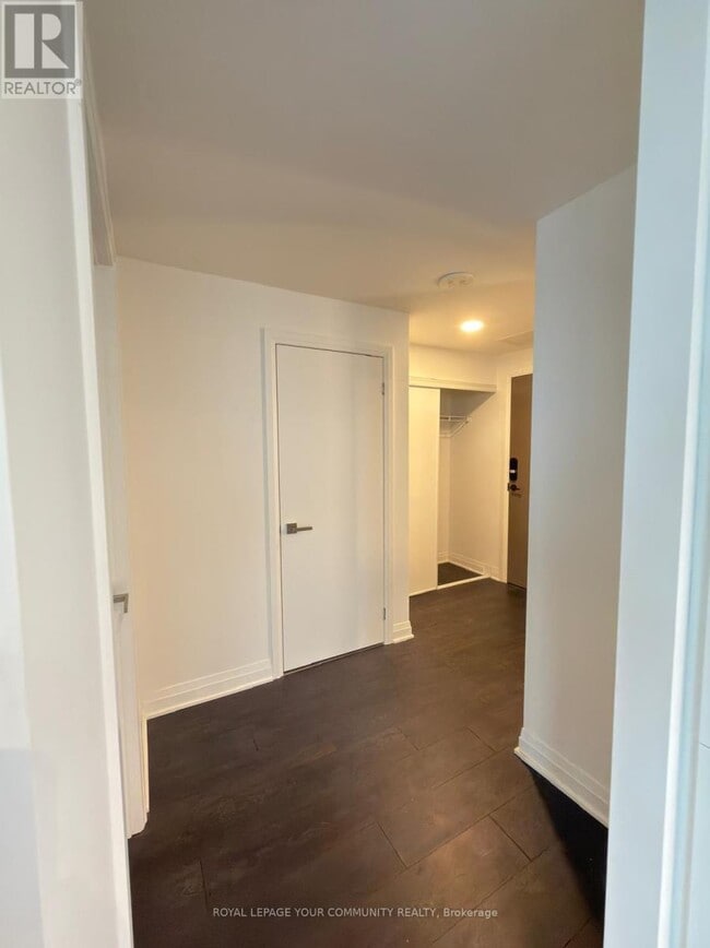 Photo du bâtiment - 4015 The Exchange