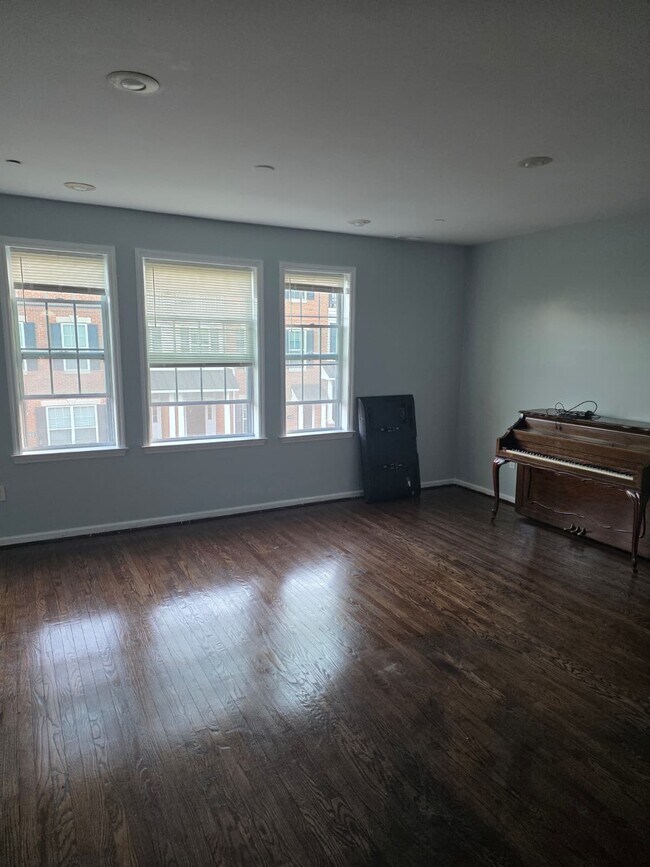 Foto del edificio - 4407 Driftwood Dr