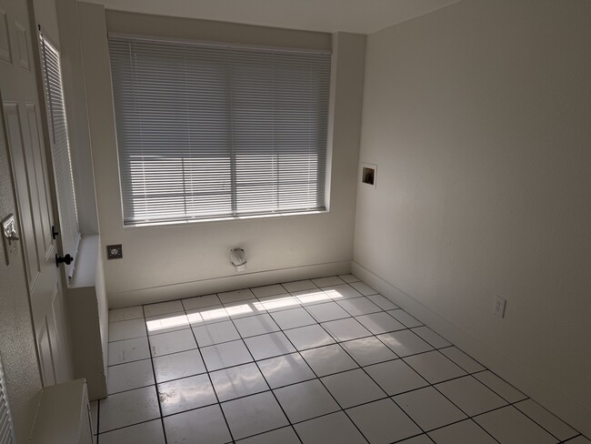 Laundry area - 4825 Burgundy Ln
