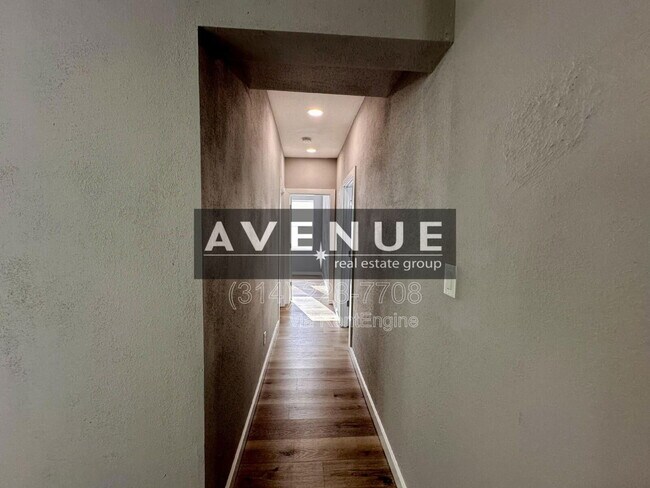 Foto del edificio - 5931 Maple Ave