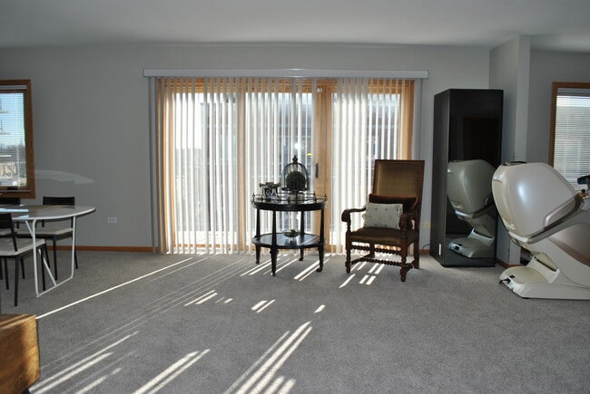 Building Photo - 5005 Warren St