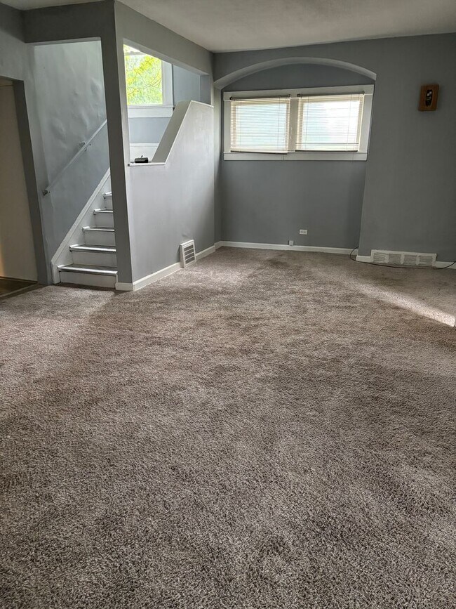 Foto del edificio - Charming spacious 4-bedroom home. Section ...