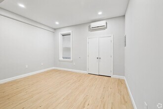 Interior Photo - 306 W Franklin