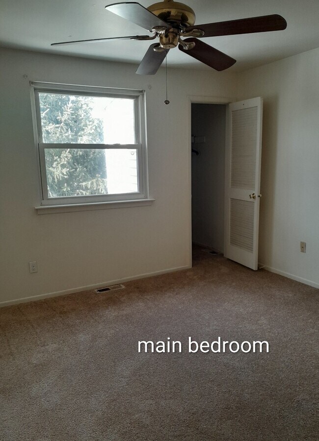 Armario del dormitorio principal - 1624 Valley Dr