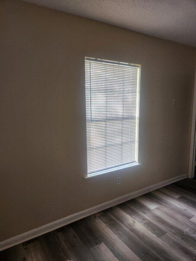 Foto del edificio - 5415 E Shore Dr