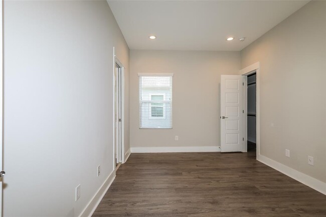 Foto del edificio - 1233 W Tidwell Rd