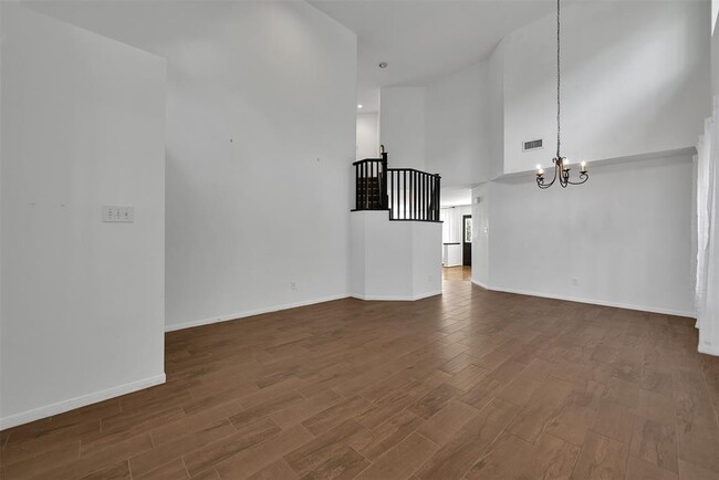 Building Photo - 7 E Gaslight Pl