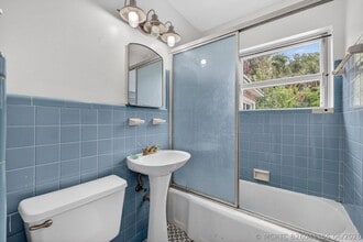 Building Photo - 841 SW 18th Ct