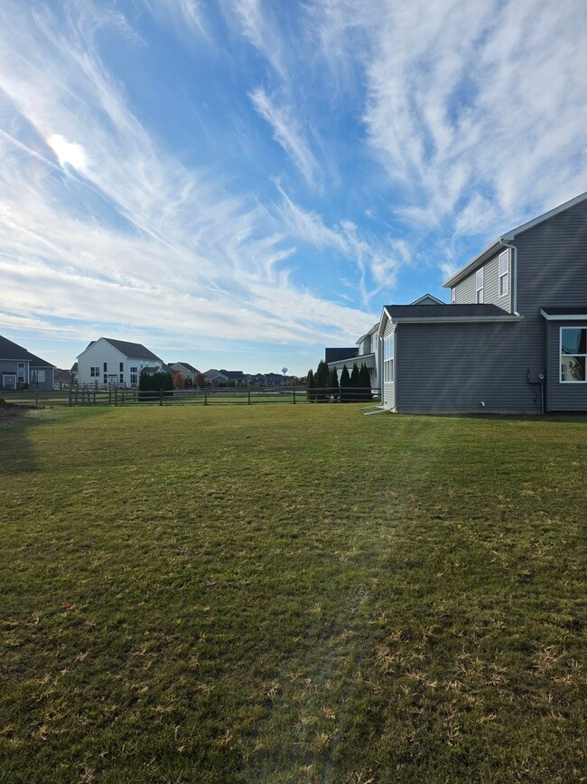 Building Photo - 9425 Newbury Ln