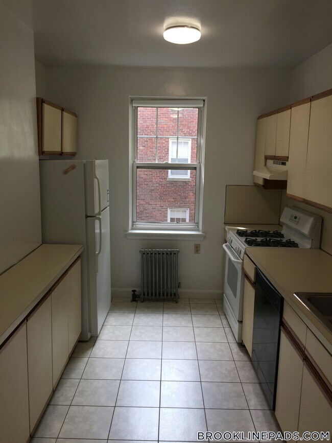 Building Photo - 38 Harris St