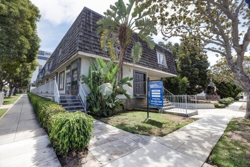 Building Photo - 1402 Arizona Ave