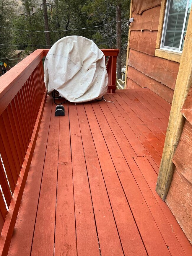 Building Photo - 3 bedroom/ 3 bath. Fully furnished ready f...