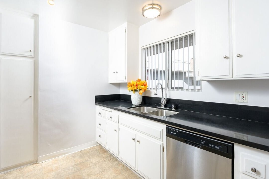 West Brent Apartments Los Angeles, CA