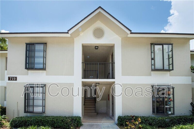 Foto principal - 719 Gardens Dr