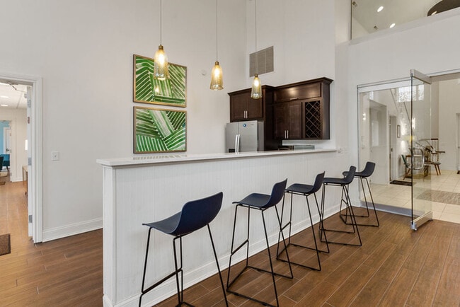 Casa club - Marble Cliff Commons