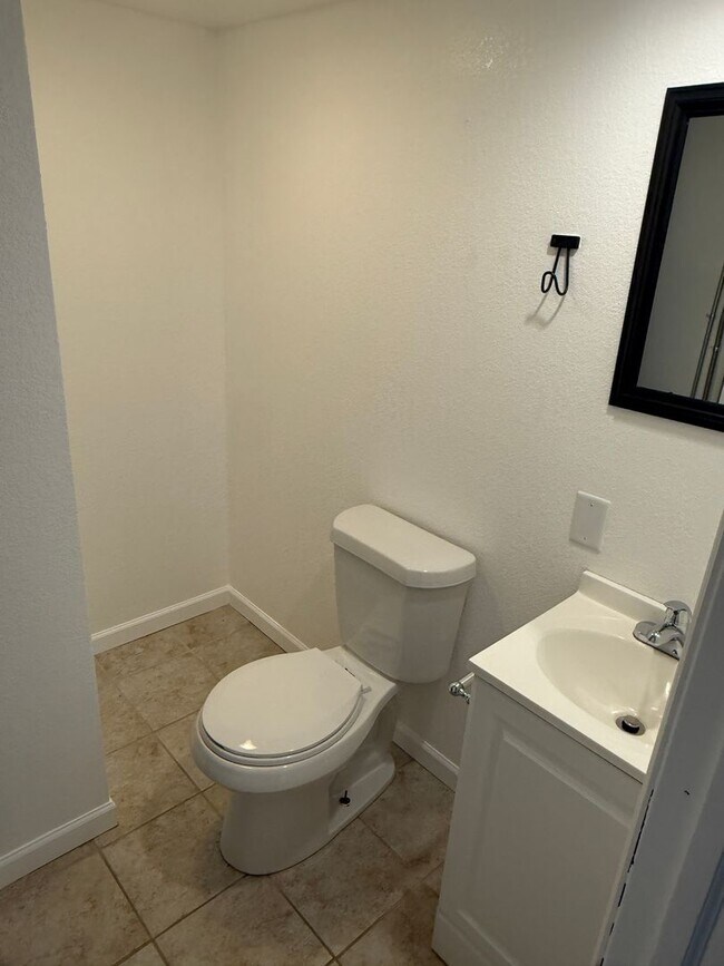 Building Photo - Updated 2 bedroom, 2 1/2 bath in Wheat Ridge
