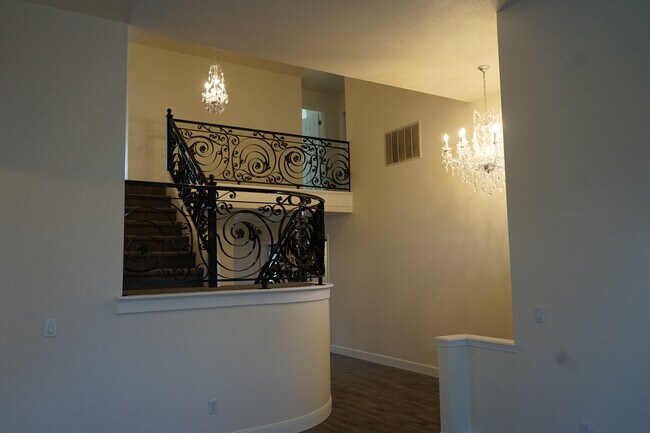 Building Photo - Gorgeous Remodeled Home for Lease in Steam...