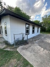 Building Photo - 415 W Hutchins Pl