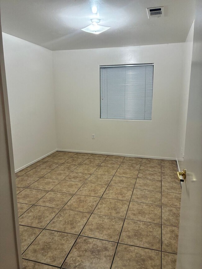 Foto del edificio - 5101 S H St