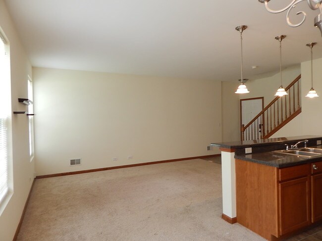 Building Photo - Nice 2 story townhome