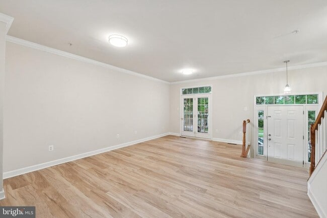 Building Photo - 909 Crestfield Dr