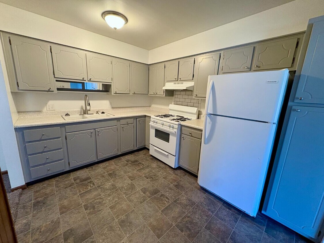 Primary Photo - 630 56th St SE