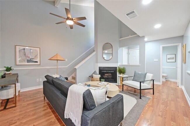 Building Photo - 512 Eberhart Ln