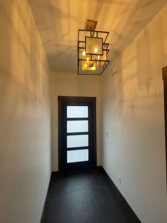 Foto del edificio - Brand New Three Story Whitefish Townhouse