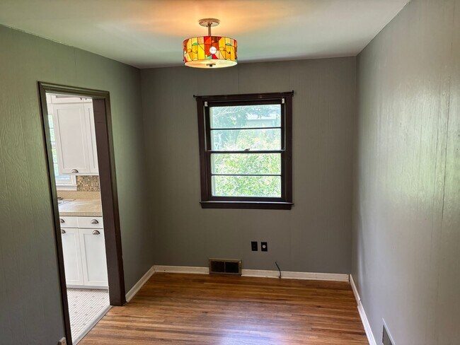 Building Photo - Great family 3 Bedroom 1 bath