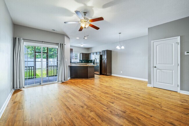 Building Photo - Charming 3-Bedroom Townhome