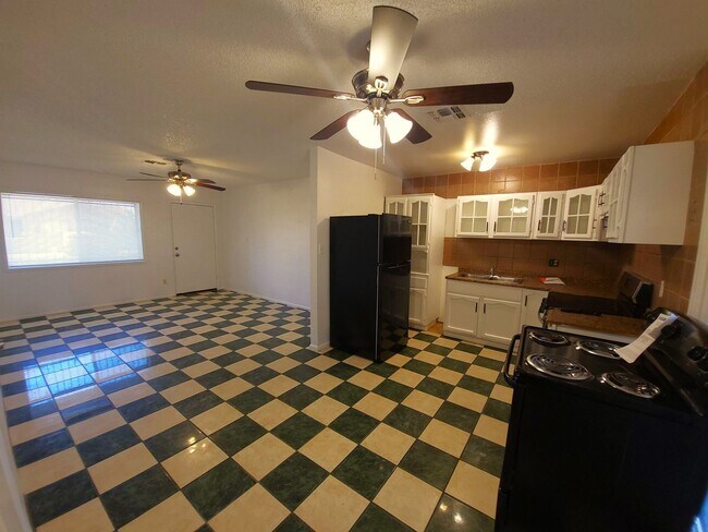 Foto del edificio - AFFORDABLE HOME WEST SIDE HOME!