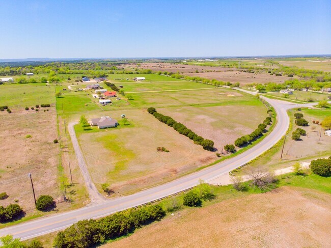 Foto del edificio - Ranchette on 7.5 acres