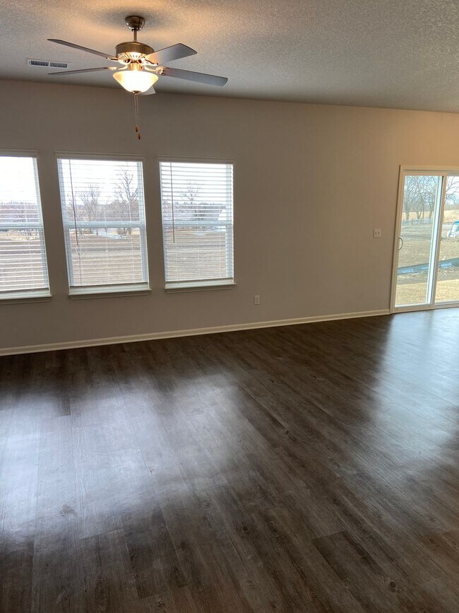 Building Photo - *Pre-leasing* | Three Bedroom | Two Bath H...