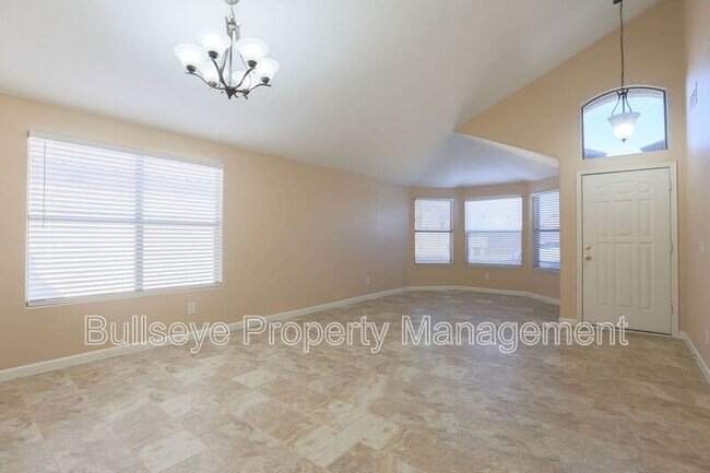 Building Photo - 2908 S Lobo Canyon Rd