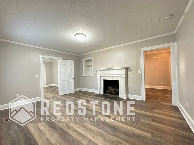 Building Photo - 817 Oakley St