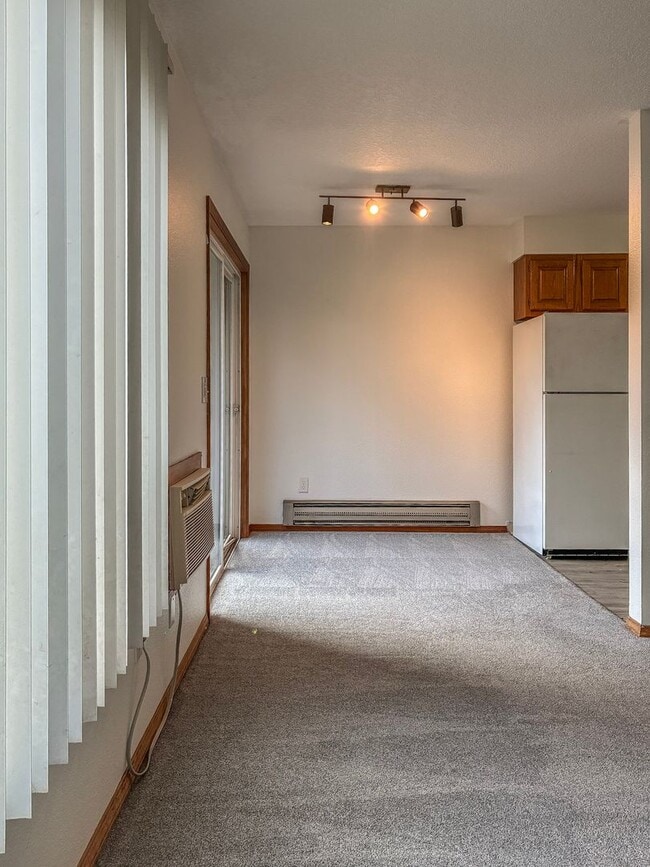 Building Photo - Gresham 1 Bedroom Condo Available for Move In ! Call today