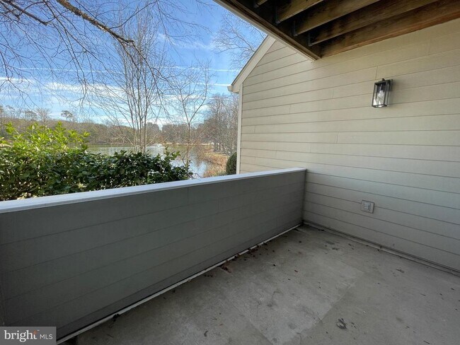 Building Photo - 1708 Lake Shore Crest Dr