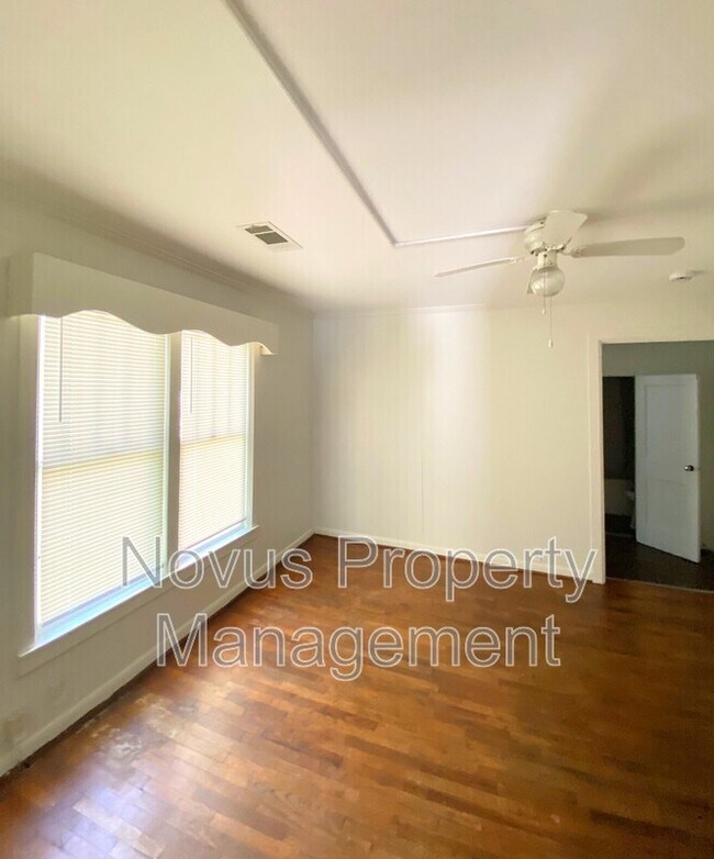 Foto del edificio - 122 Mandeville Ave