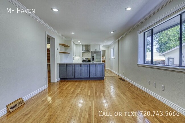 Building Photo - Fantastic 3 bedroom between Sloan's and Hi...