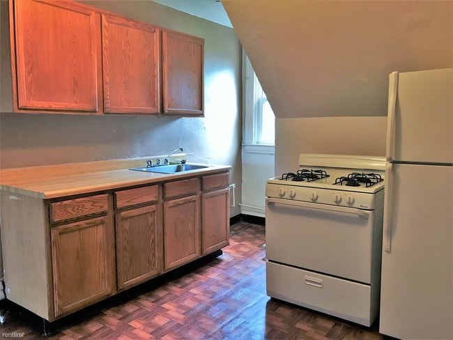 Building Photo - 2 br, 1 bath  - 5526 Black St  August