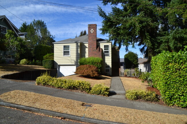 Building Photo - 4812 S Oregon St