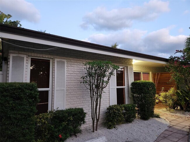 Foto del edificio - 5760 NE 27th Ave