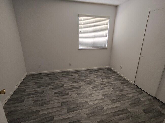 Foto del edificio - 18127 Hinton St