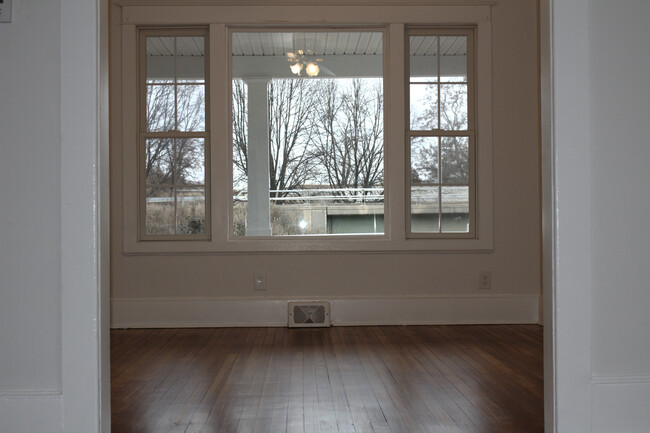 Open format between the dining room and living room - 11 Manchester Rd