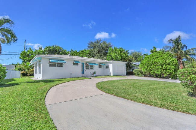 Building Photo - 1952 Circle Dr