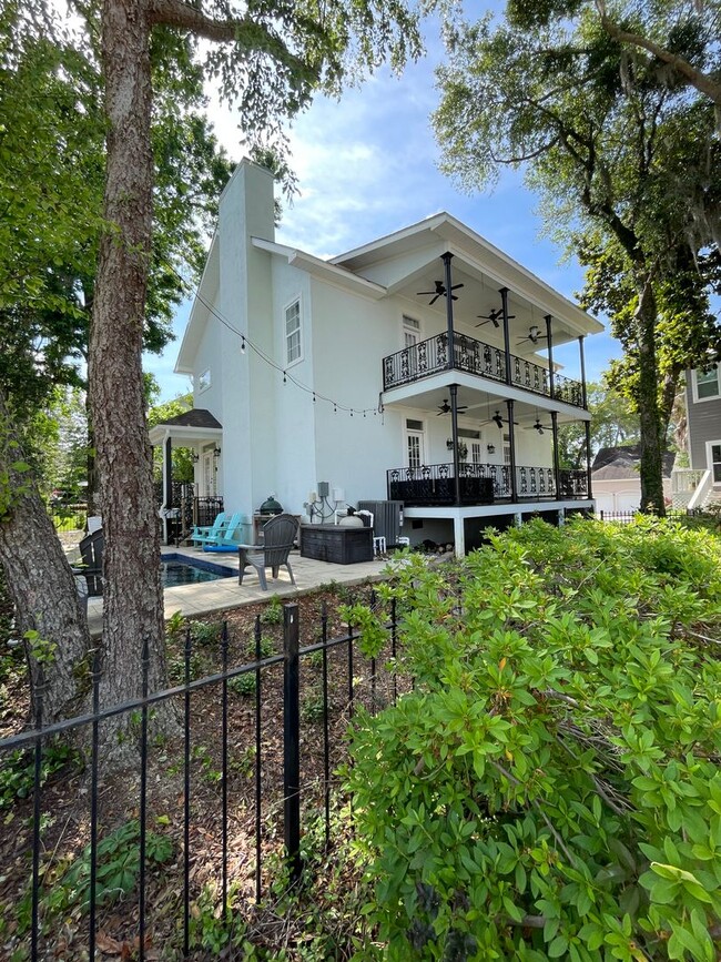 Building Photo - New Orleans Style Charm
