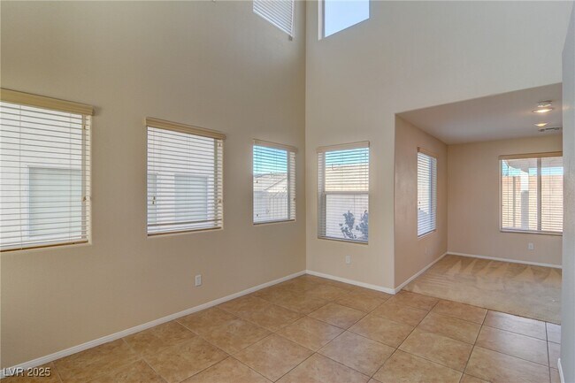 Building Photo - 2724 Kona Crest Ave