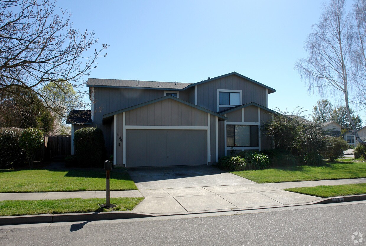 Building Photo - 1164-1180 Levine Dr