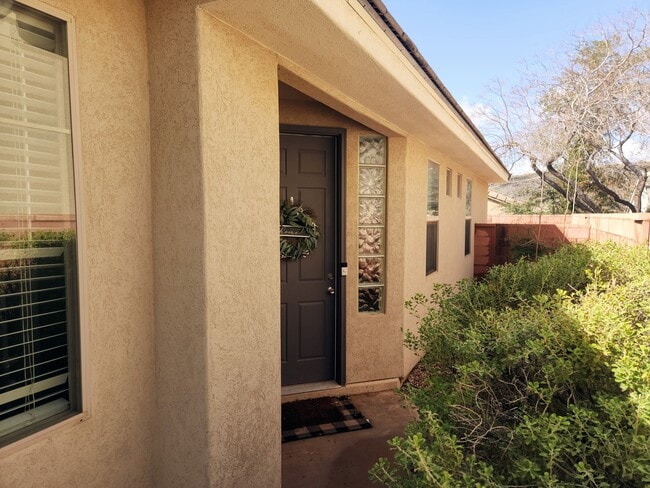 Foto del edificio - 945 N Slow Creek Ln